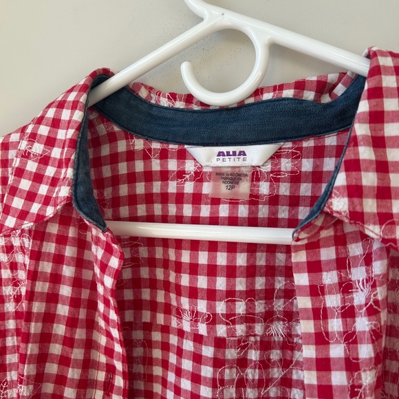 Alia Red and White Checkered Button down with Embroidered flowers!! 🍓 - Picture 4 of 6